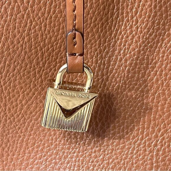 Michael Kors Belted MD Satchel - Picture 3 of 16